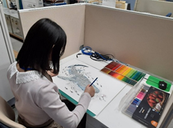 絵を描くことが得意なチャレンジドの作品を、パラリンアート才能発掘コンテストなどの絵画コンテストに応募し表彰を受けております。